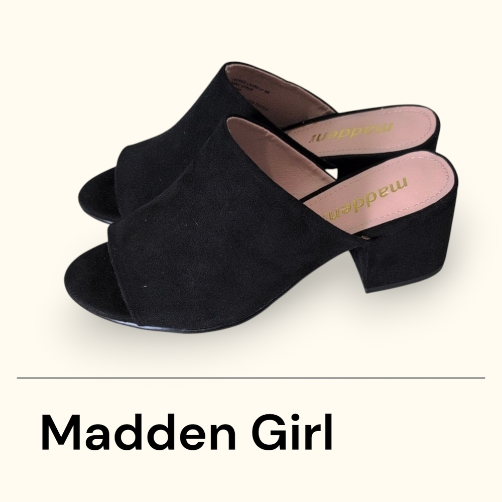 Sleek Black Mules with Pointed Toe and Modern Design